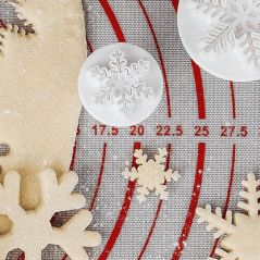 Découpoir flocon petit 2,5 cm équipé d’un poussoir pratique