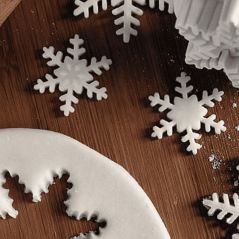 Emporte-pièce flocon petit modèle 2,5 cm avec système poussoir